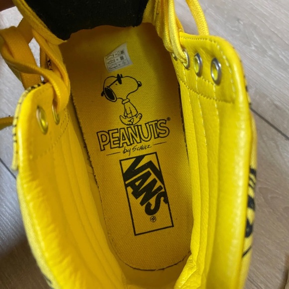 Vans x Peanut High Top Yellow Black Sneakers, Charlie Brown - Size 6 - Picture 2 of 9